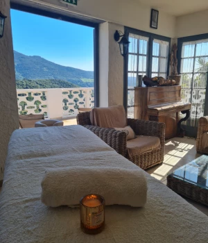 Table de massage avant le massage dans gîte sur la Corse du sud à Fozzano 