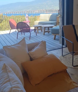 Vue sur terrasse dune maison d'hôtes à viggianello, massage fait par Sylvie de corsica massage 